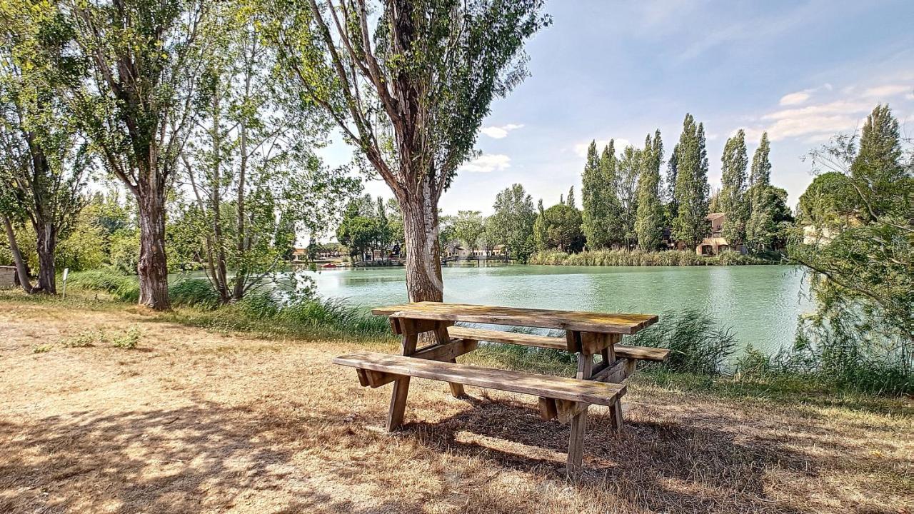 Appartement village 9 en résidence de vacances en Camargue Arles Esterno foto