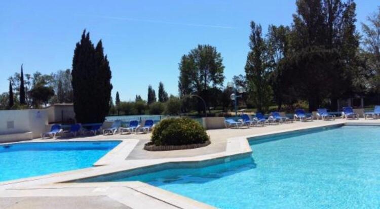 Appartement village 9 en résidence de vacances en Camargue Arles Esterno foto