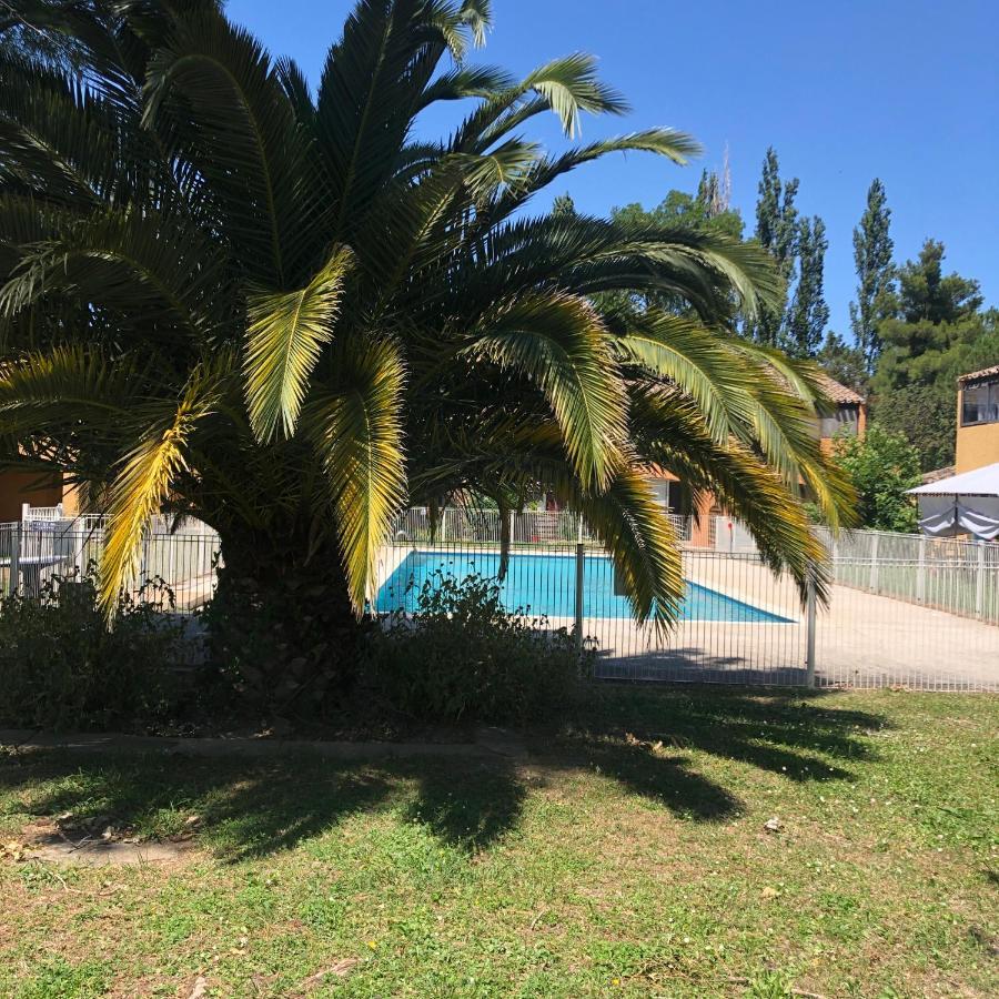 Appartement village 9 en résidence de vacances en Camargue Arles Esterno foto