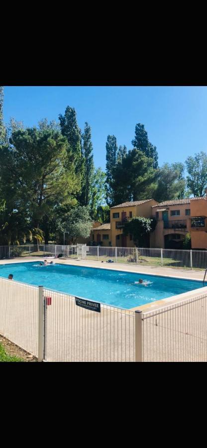 Appartement village 9 en résidence de vacances en Camargue Arles Esterno foto